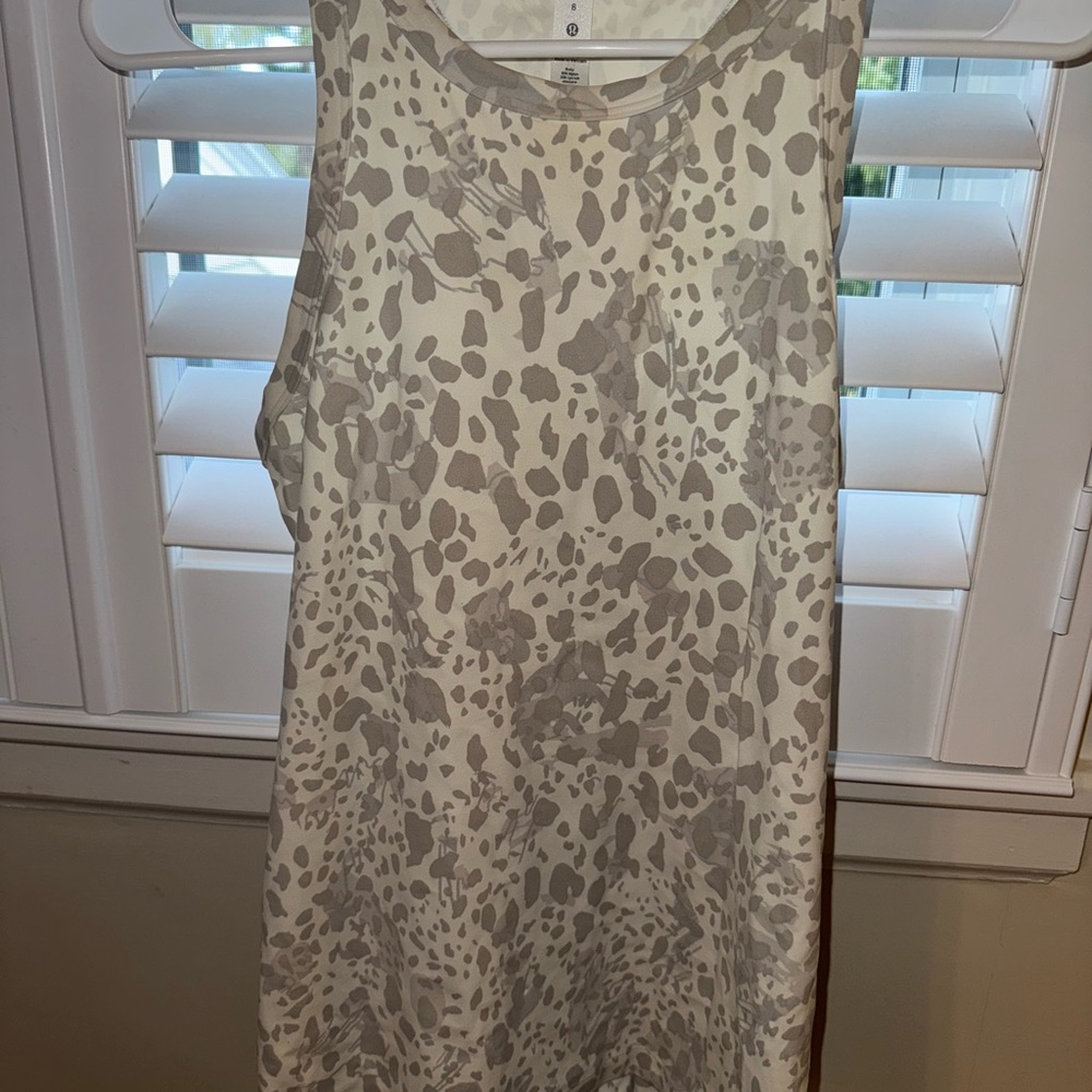NWOT Lululemon workout top.